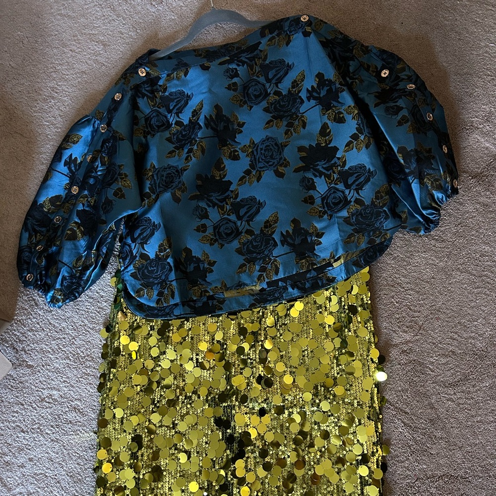 NWT BURU top, Sz M